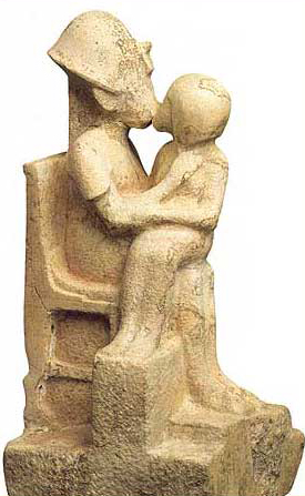 AKHENATON BEIJANDO