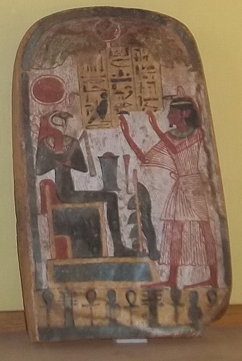 ESTELA COM R&Aacute;-HARAKHTI