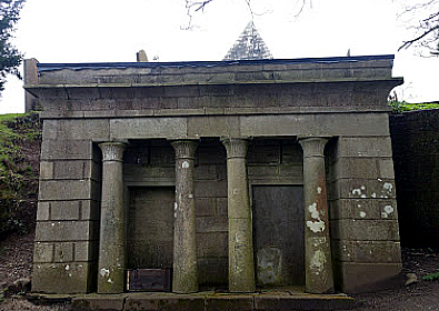 TEMPLO JUNTO à PIRÂMIDE DE ARKLOW