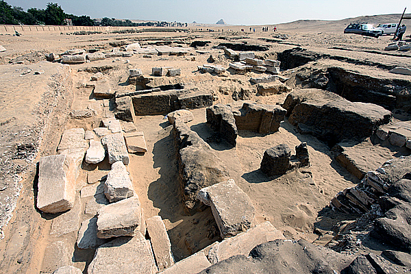 O TEMPLO EM ABUSIR