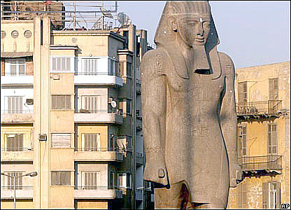 ESTÁTUA DE RAMSÉS II