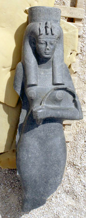 ESTÁTUA DE TEYE